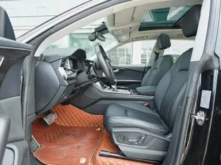 Audi Q8 2022 55 TFSI Deluxe Dynamic interior photo 7
