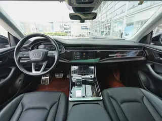 Audi Q8 2022 55 TFSI Deluxe Dynamic interior photo 9
