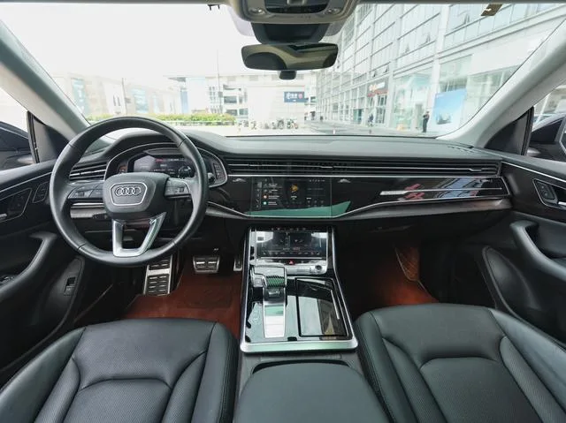 Audi Q8 2022 55 TFSI Deluxe Dynamic interior photo 9