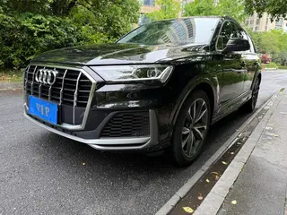 Audi Q7 2023 55 TFSI quattro S line Спортивный