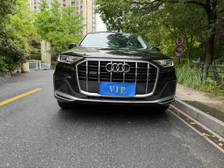 Audi Q7 2023 55 TFSI quattro S line Sporty exterior photo 3