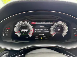 Audi Q7 2023 55 TFSI quattro S line Sporty exterior photo 4