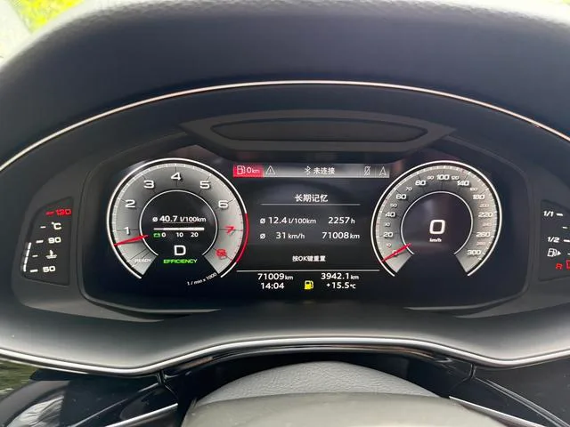 Audi Q7 2023 55 TFSI quattro S line Sporty exterior photo 4