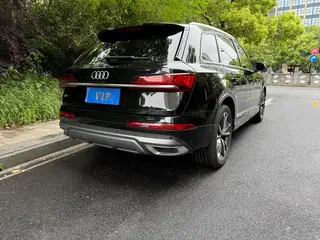 Audi Q7 2023 55 TFSI quattro S line Sporty interior photo 11