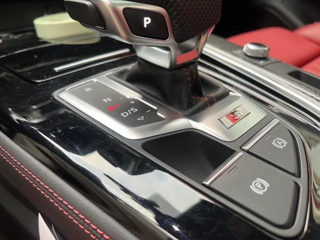 Audi S4 2023 3.0TFSI interior photo 18