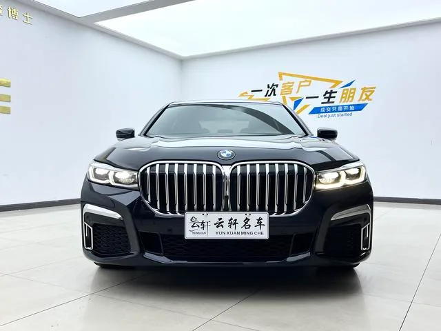 BMW 7 Series 2021 730Li M Conjunto deportivo exterior foto 2