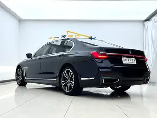 BMW 7 Series 2021 730Li M Conjunto deportivo exterior foto 9