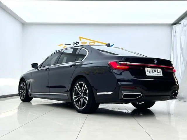 BMW 7 Series 2021 730Li M Conjunto deportivo exterior foto 9