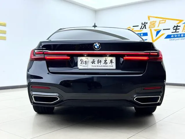 BMW 7 Series 2021 730Li M Conjunto deportivo exterior foto 10