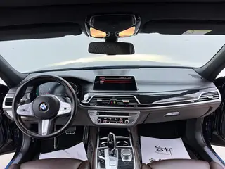 BMW 7 Series 2021 730Li M Conjunto deportivo interior foto 11