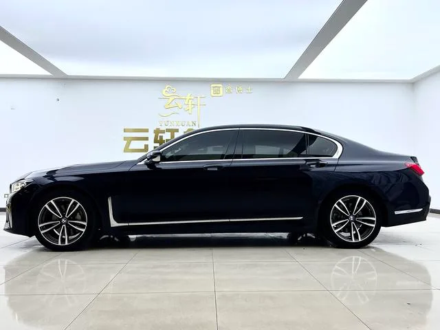 BMW 7 Series 2021 730Li M Conjunto deportivo interior foto 14