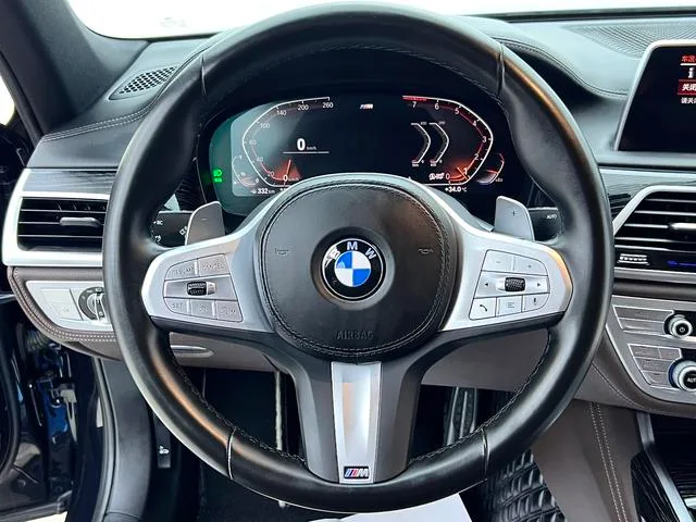 BMW 7 Series 2021 730Li M Conjunto deportivo interior foto 15