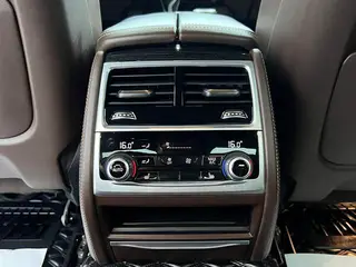 BMW 7 Series 2021 730Li M Conjunto deportivo interior foto 18