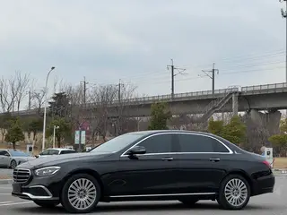 Mercedes-Benz E-Class 2022 E 300 L Luxury type Passenger car exterior photo 1