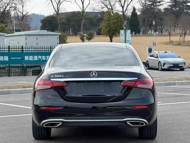 Mercedes-Benz E-Class 2022 E 300 L Luxury type Passenger car interior photo 18