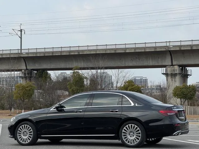 Mercedes-Benz E-Class 2022 E 300 L Luxury type Passenger car interior photo 19