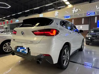 BMW X2 2022 sDrive25i M Off-road suit interior photo 7
