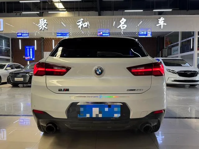 BMW X2 2022 sDrive25i M Off-road suit interior photo 8