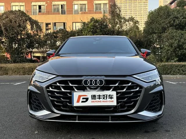 Audi A3 2026 A3L Limousine 35 TFSI Tipo exclusivo Flying Spur exterior foto 3