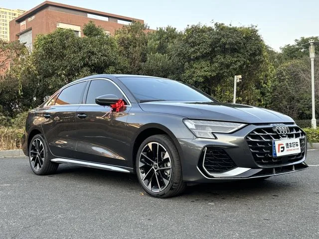 Audi A3 2026 A3L Limousine 35 TFSI Tipo exclusivo Flying Spur exterior foto 4