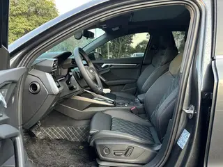 Audi A3 2026 A3L Limousine 35 TFSI Tipo exclusivo Flying Spur interior foto 13