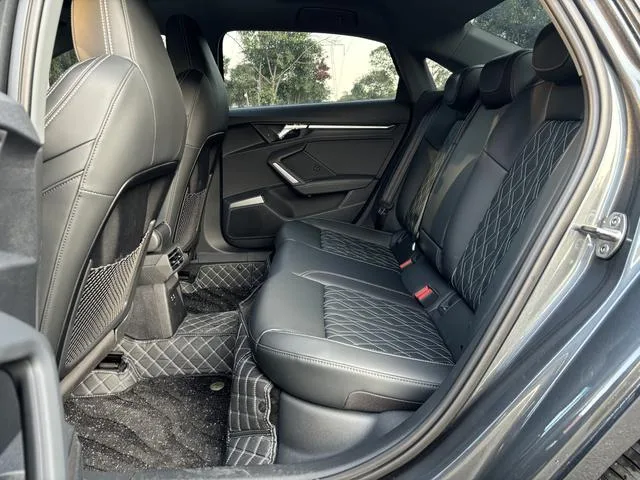 Audi A3 2026 A3L Limousine 35 TFSI Tipo exclusivo Flying Spur interior foto 15