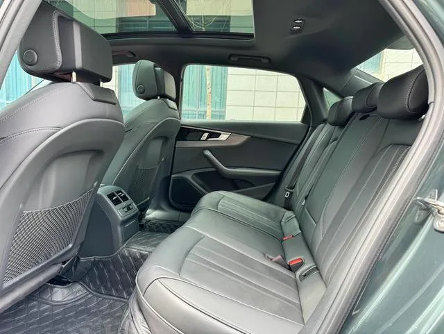 Audi A4L 2024 40 TFSI quattro RS Kit Burn Rate Type interior photo 8