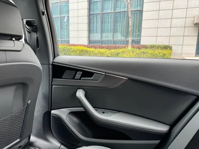 Audi A4L 2024 40 TFSI quattro RS Kit Burn Rate Type interior photo 10