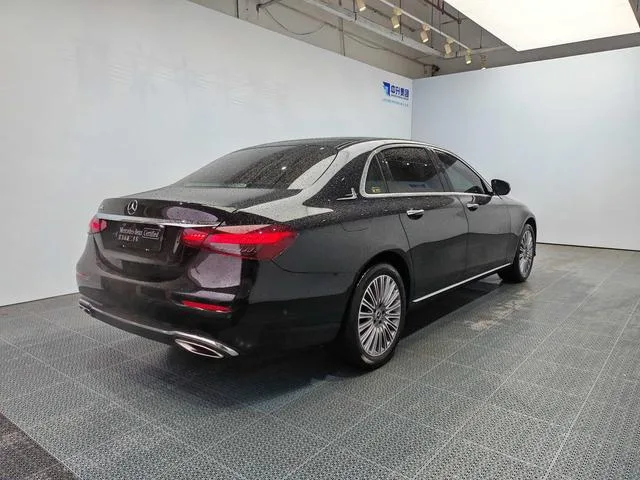 Mercedes-Benz E-Class 2022 E 300 L De lujo Coche exterior foto 4