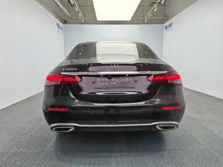 Mercedes-Benz E-Class 2022 E 300 L De lujo Coche exterior foto 5