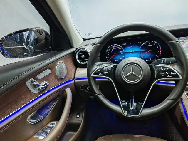 Mercedes-Benz E-Class 2022 E 300 L De lujo Coche exterior foto 9
