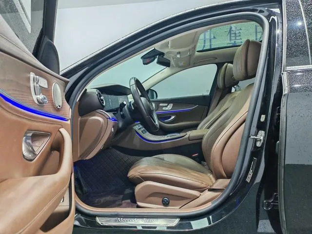 Mercedes-Benz E-Class 2022 E 300 L De lujo Coche interior foto 11