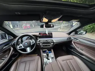 BMW 5 Series 2022 Segundo cambio 530Li Líder M Conjunto deportivo interior foto 8