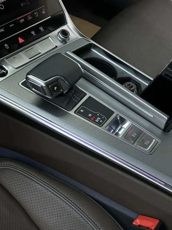 Audi A7L 2022 45 TFSI quattro S-line Ver traje negro de tipo lejano interior foto 12