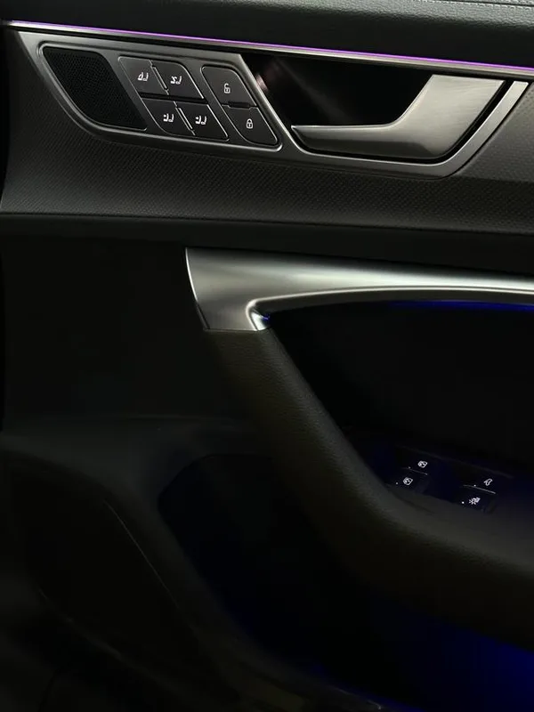Audi A7L 2022 45 TFSI quattro S-line Ver traje negro de tipo lejano interior foto 17