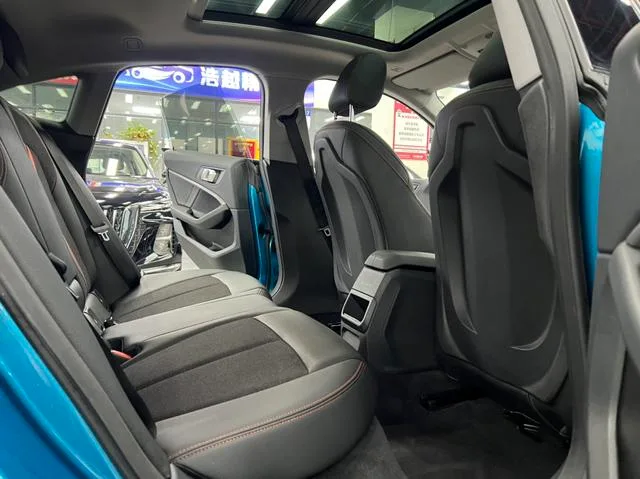 BMW 2 Series 2021 225i Four-door coupe M Sports suit interior photo 9