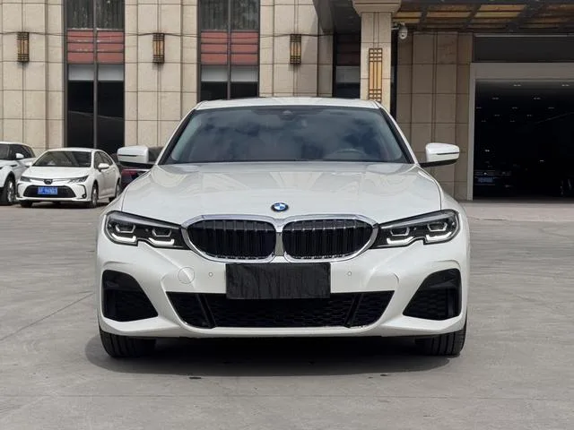 BMW 3 Series 2022 Restyling 325Li M Sports suit exterior photo 2