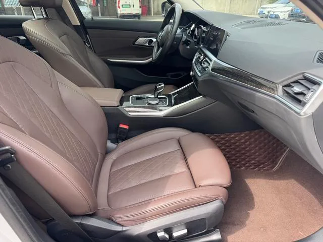 BMW 3 Series 2022 Restyling 325Li M Sports suit interior photo 17