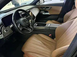 Mercedes-Benz E-Class 2024 E 300 L Estilo de moda Coche exterior foto 4