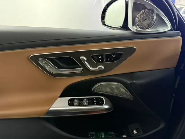 Mercedes-Benz E-Class 2024 E 300 L Estilo de moda Coche exterior foto 6
