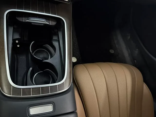Mercedes-Benz E-Class 2024 E 300 L Estilo de moda Coche exterior foto 7