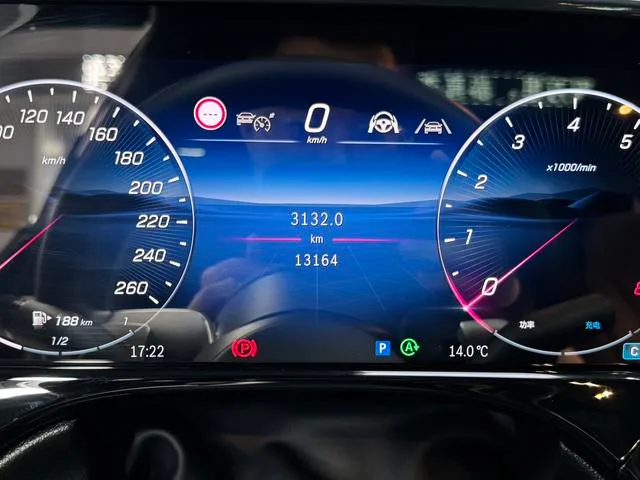 Mercedes-Benz E-Class 2024 E 300 L Estilo de moda Coche interior foto 9