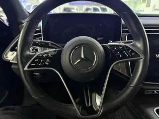Mercedes-Benz E-Class 2024 E 300 L Estilo de moda Coche interior foto 10