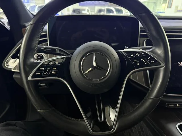 Mercedes-Benz E-Class 2024 E 300 L Estilo de moda Coche interior foto 10