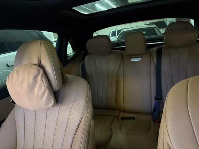 Mercedes-Benz E-Class 2024 E 300 L Estilo de moda Coche interior foto 11