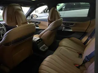 Mercedes-Benz E-Class 2024 E 300 L Estilo de moda Coche interior foto 13