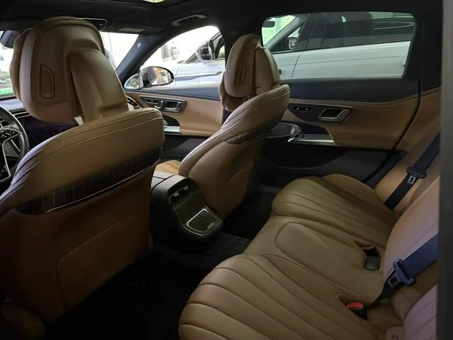 Mercedes-Benz E-Class 2024 E 300 L Estilo de moda Coche interior foto 13