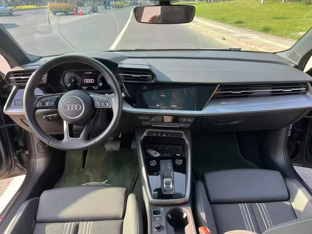 Audi A3 2023 Mise à jour A3L Limousine 35 TFSI Mode Sport intérieur photo 8