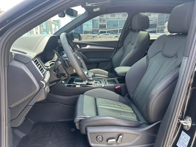 Audi Q5L 2023 40T Deluxe Dynamic interior photo 12