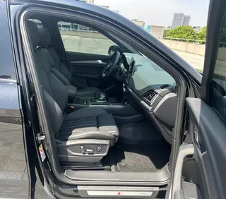 Audi Q5L 2023 40T Deluxe Dynamic interior photo 15